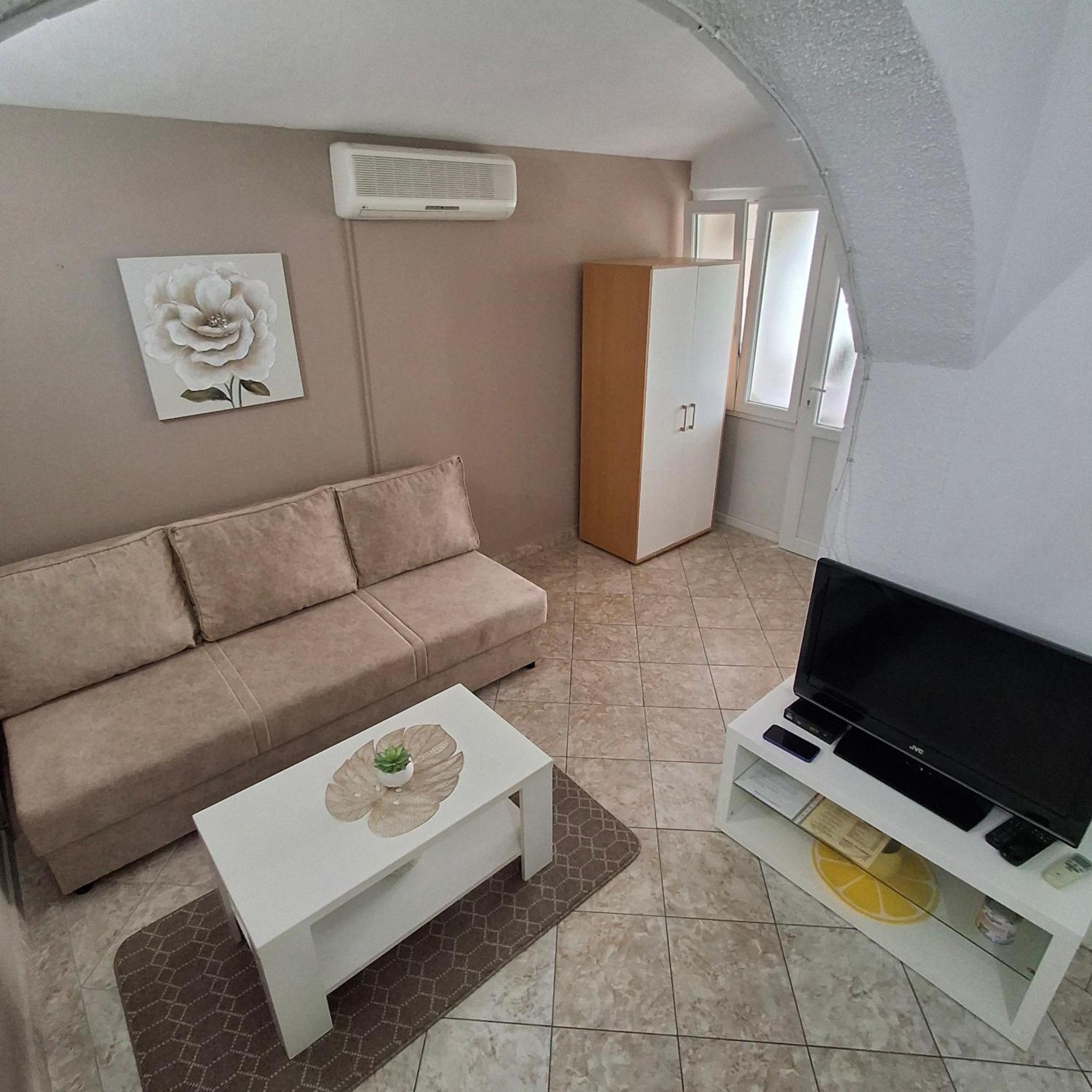 Apartmani Villa Anita เนอุม ภายนอก รูปภาพ